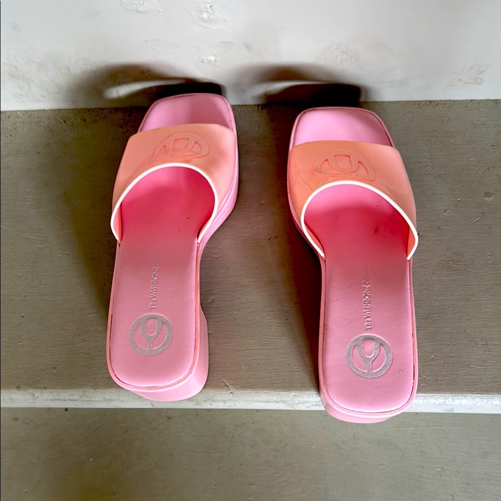 Wishbone bubble gum jelly shoes